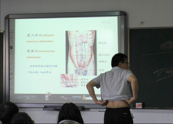 李雷老师“撩衣”教学。