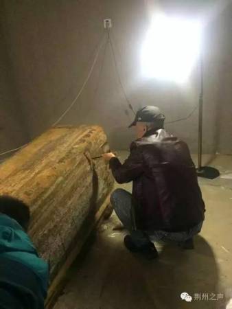 湖北古墓现500年前女尸 头发眉毛清晰可见