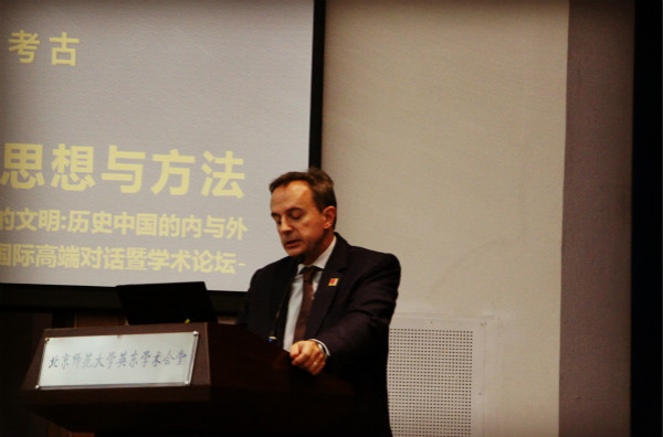 欧立德在会议现场